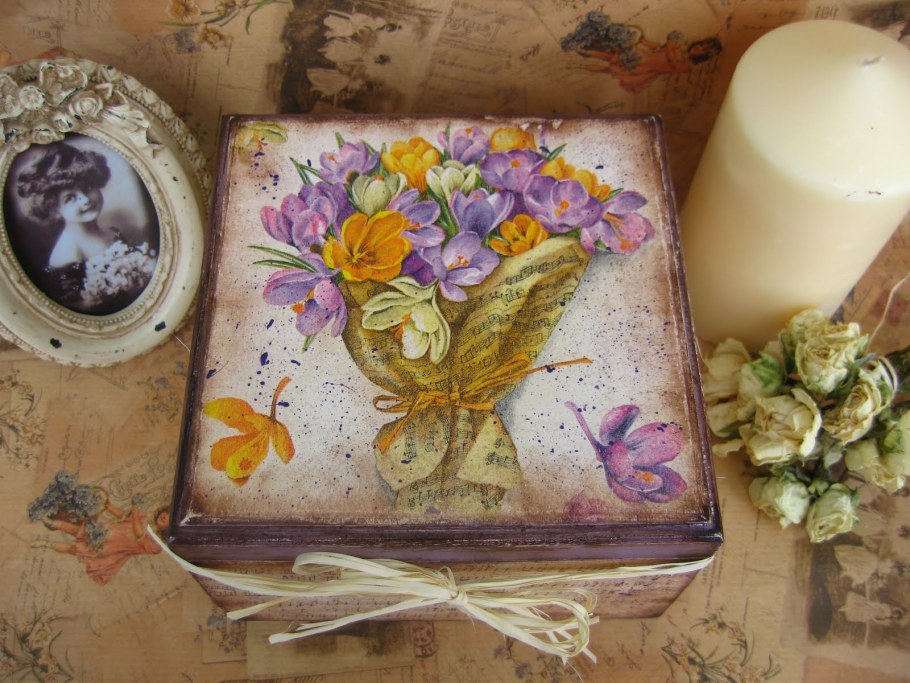 Декупаж стен салфетками