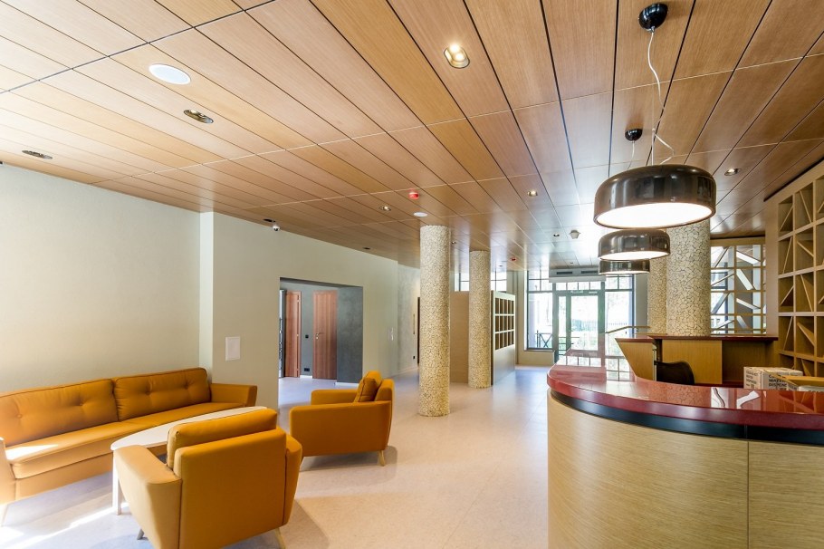 Декор стены деревянными рейками