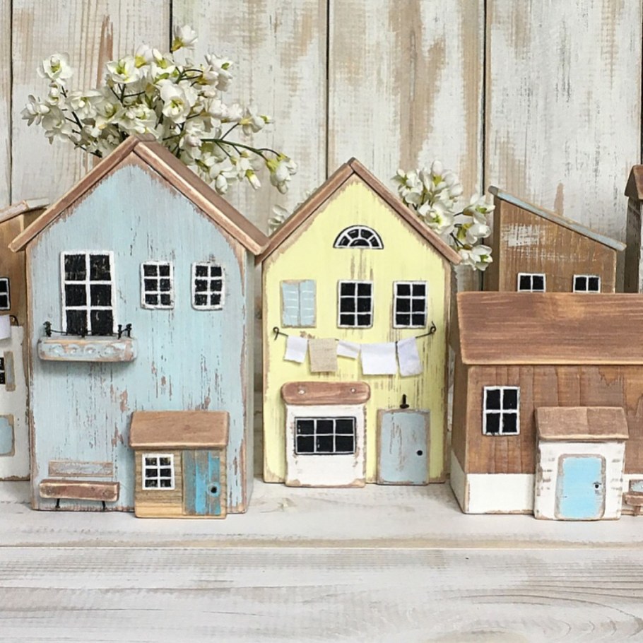 Интерьерные домики из дерева