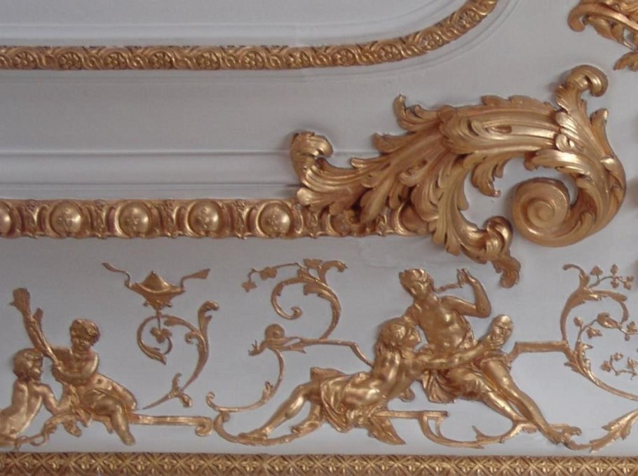 Декорирование мебели и интерьера резьбой по дереву