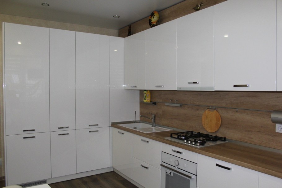 Кухонный гарнитур верх белый низ сер