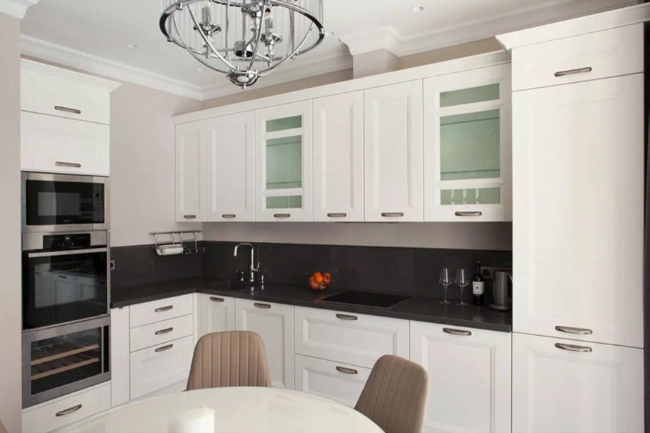 Кухня с черной техникой