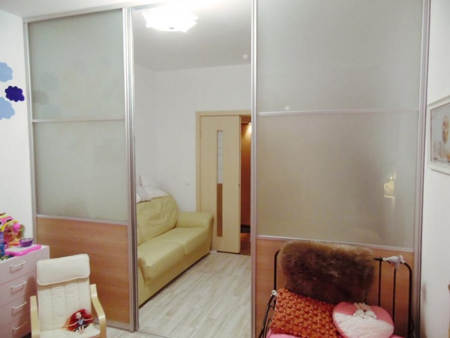 Раздвижные перегородки для зонирования