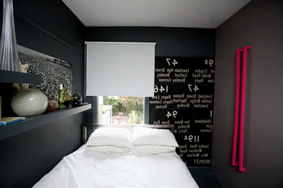 Комната с черными стенами