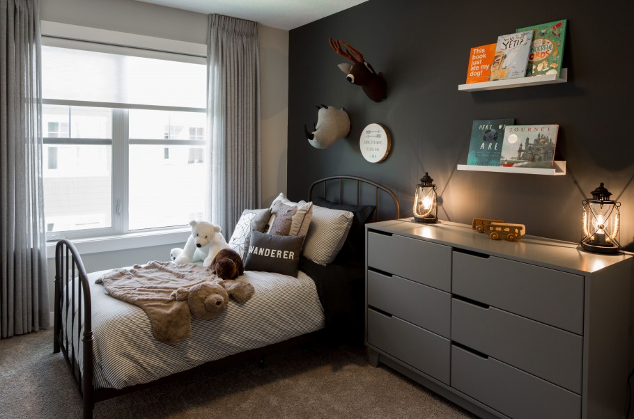 Детская с темным полом