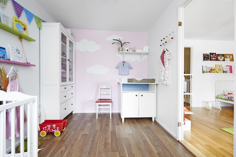 Скандинавская детская комната для девочки