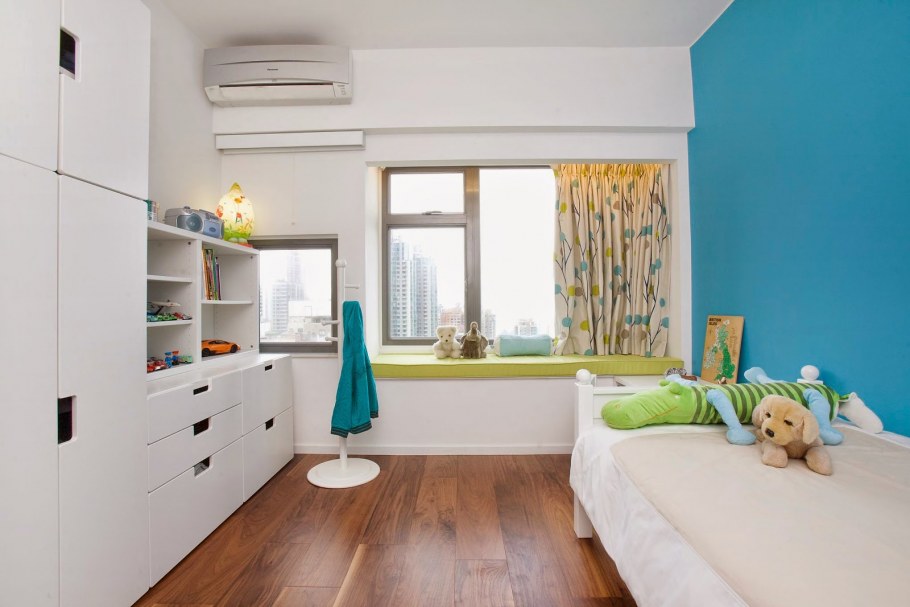 Детская спальня с окном в пол