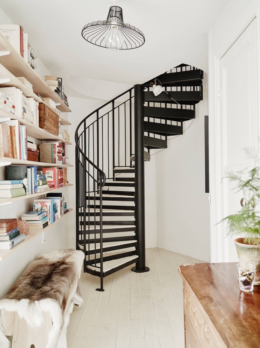 Лестница в двухуровневой квартире