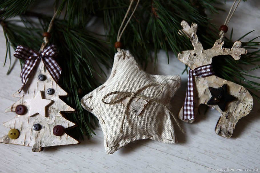 Новогодняя композиция на спиле дерева