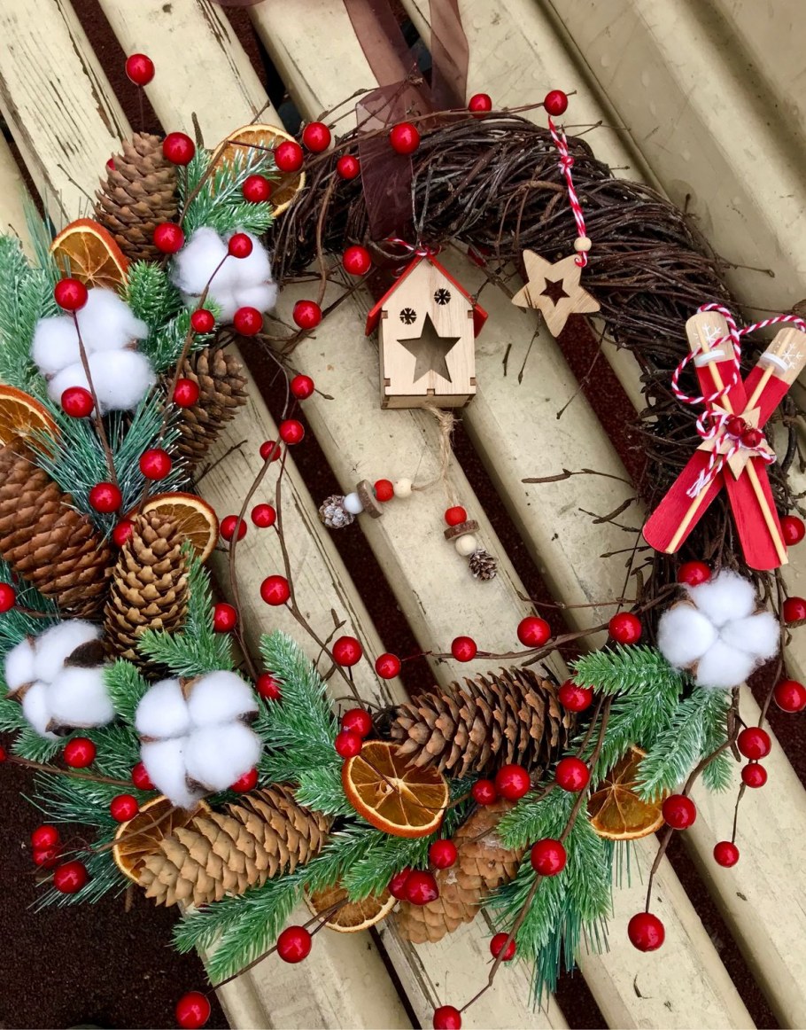 Настольные украшенные елки