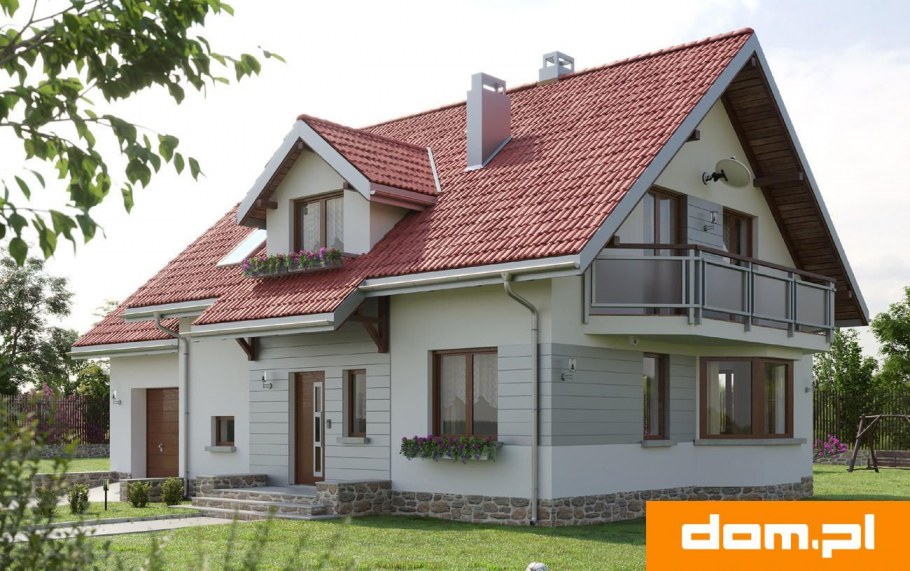 Двухцветный фасад дома с мансардой