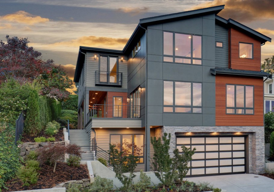 Трехэтажный дом с мансардой