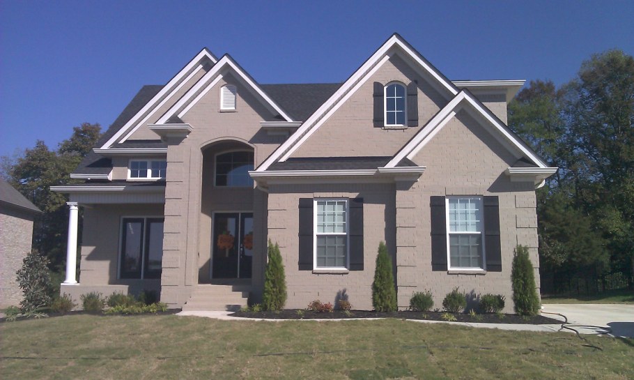 Комбинированный экстерьер кирпич камень