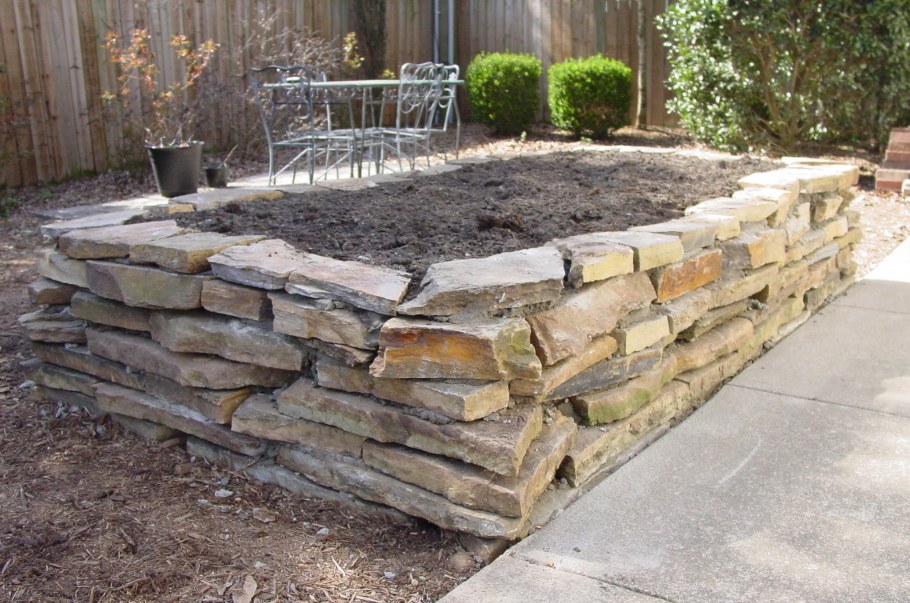 Бордюр из природного камня