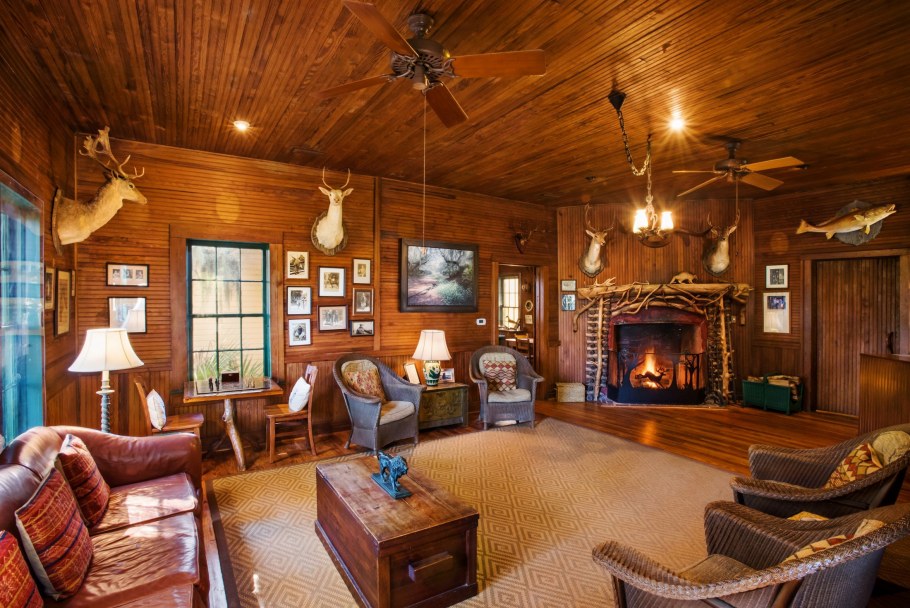 Деревенский домик внутри