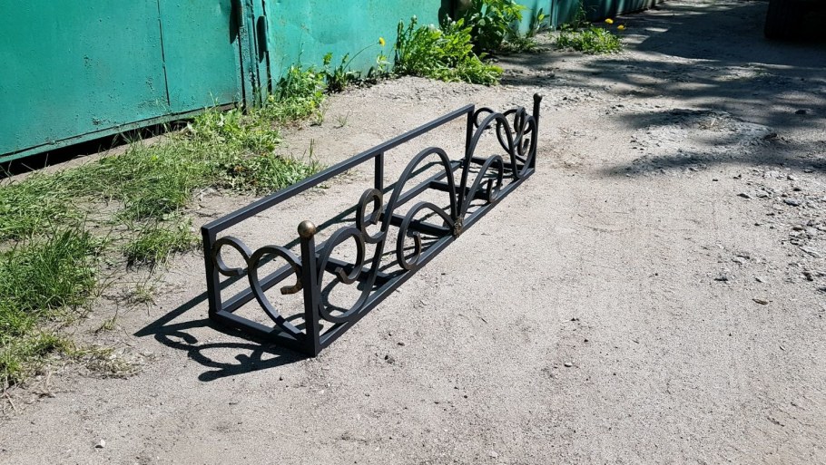 Металлический цветник