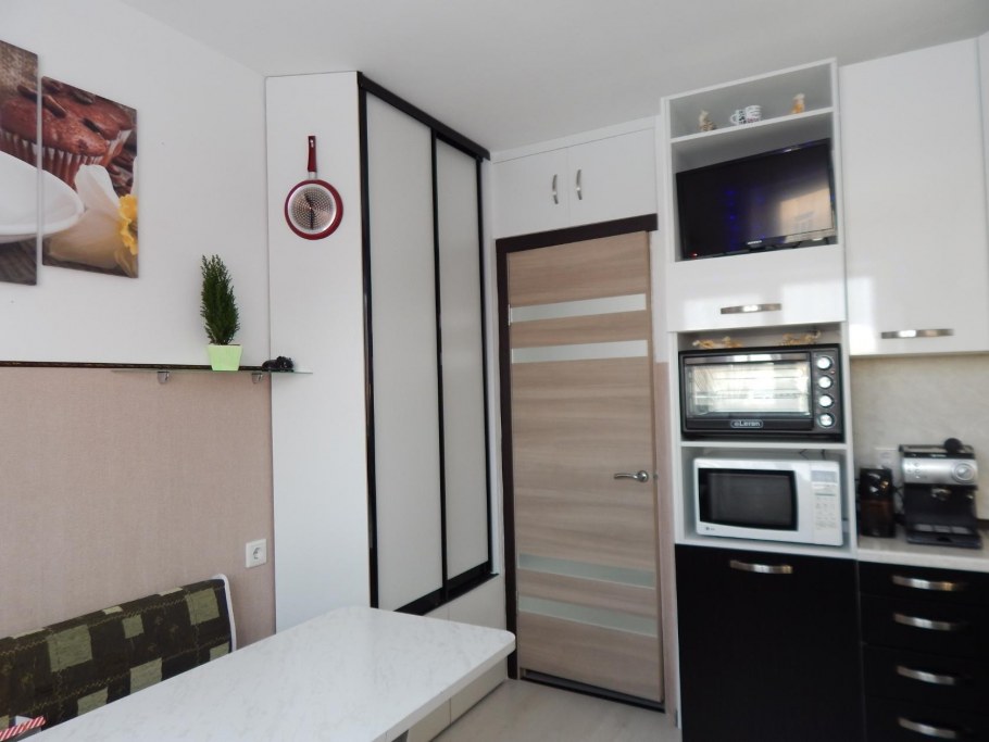 Перегородка с нишей под телевизор