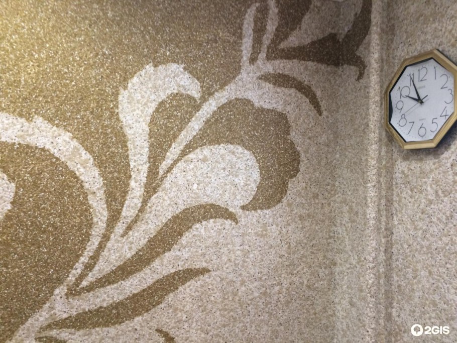 Интерьер гостиной в золотисто бежевых тонах