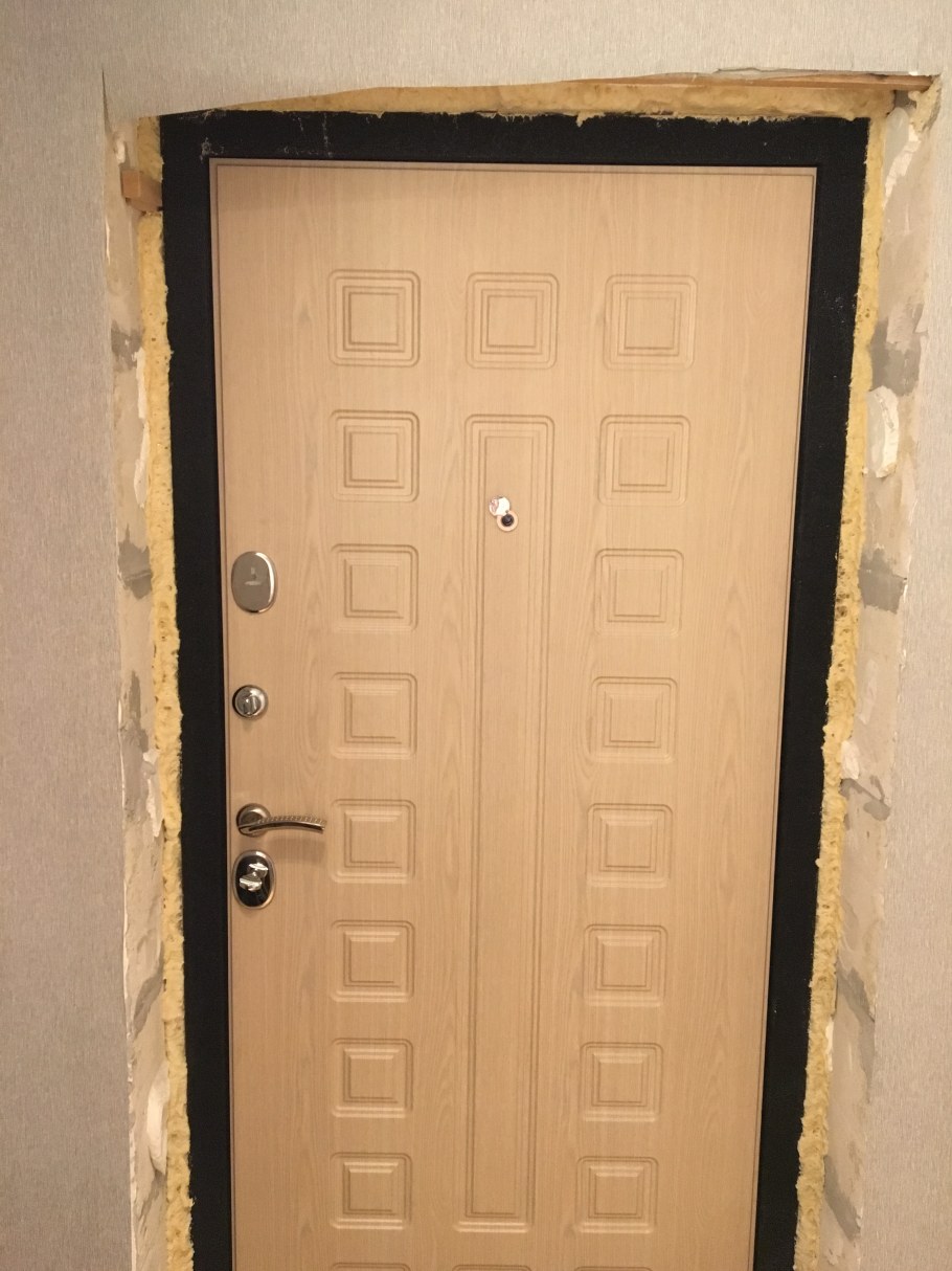 Отделка проема входной двери