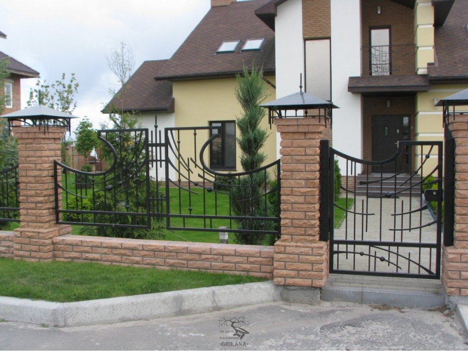 Красивый забор для коттеджа