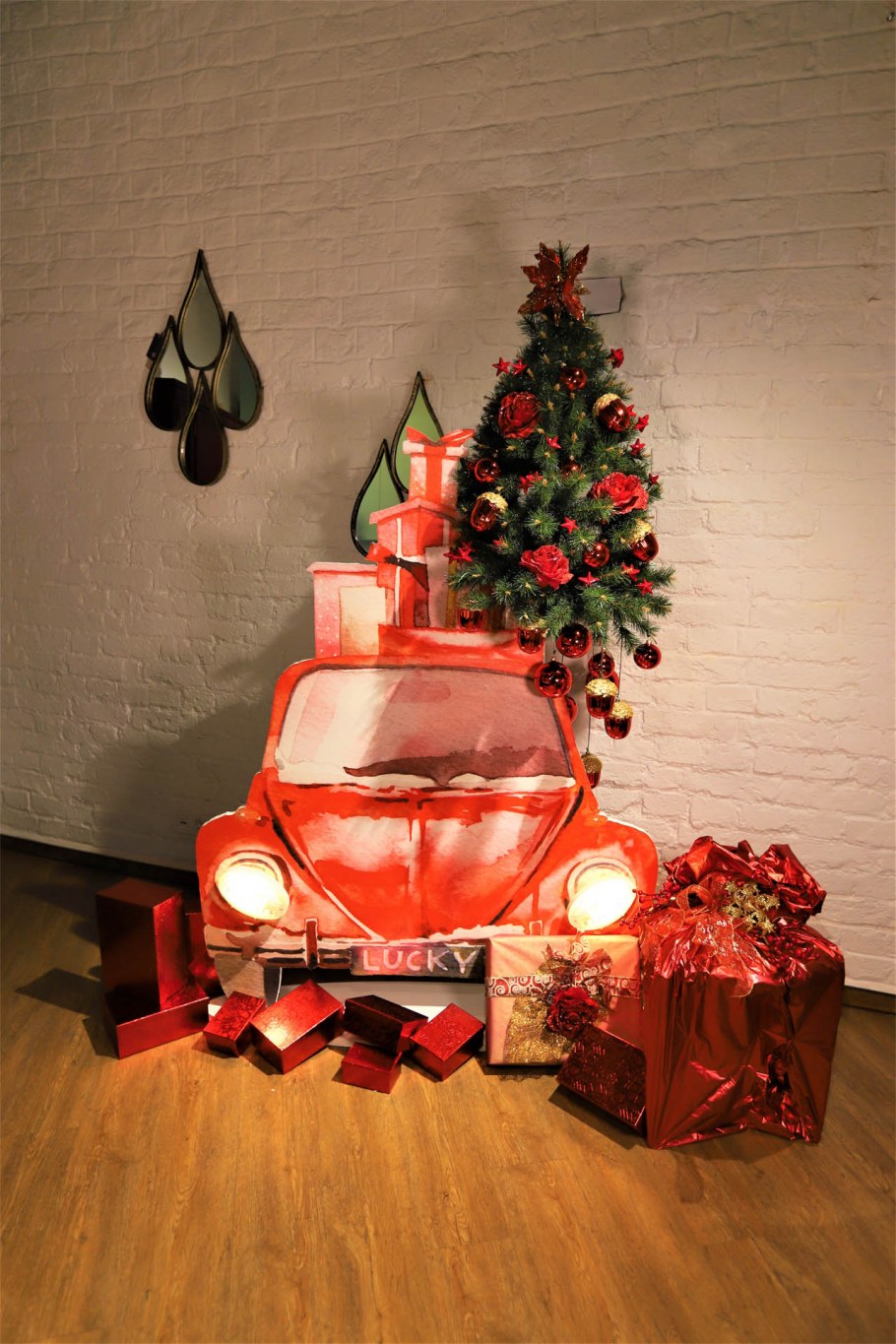 Украшение салона автомобиля на новый год