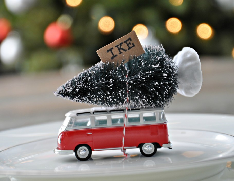 Машинка с елкой