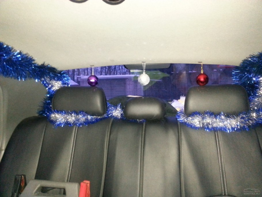 Украсить машину на новый год внутри