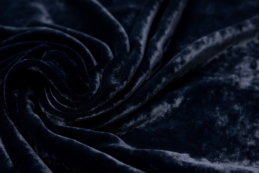 Черная бархатная ткань