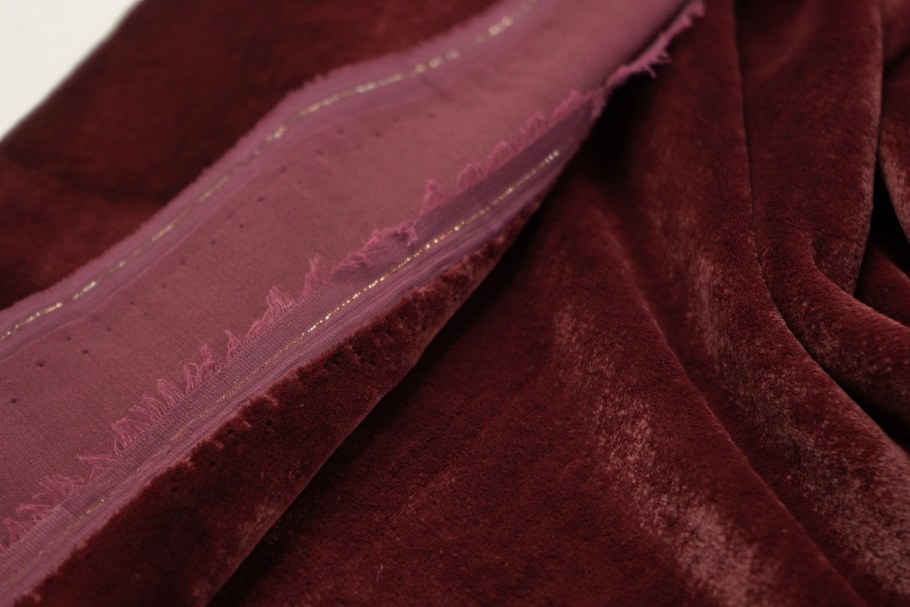 Черная бархатная ткань