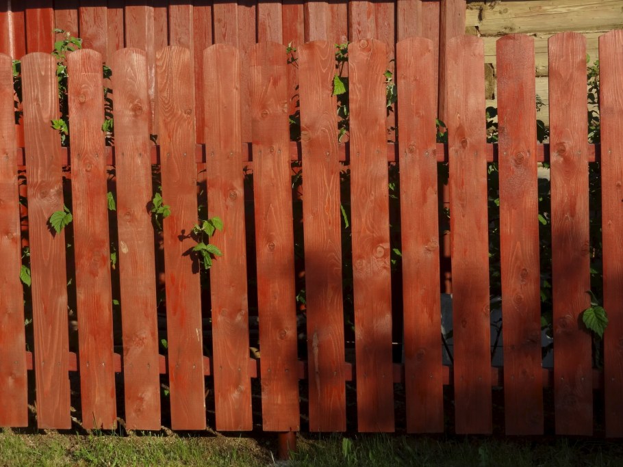 Оригинальный деревянный забор