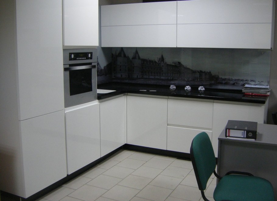 Кухонный гарнитур без ручек