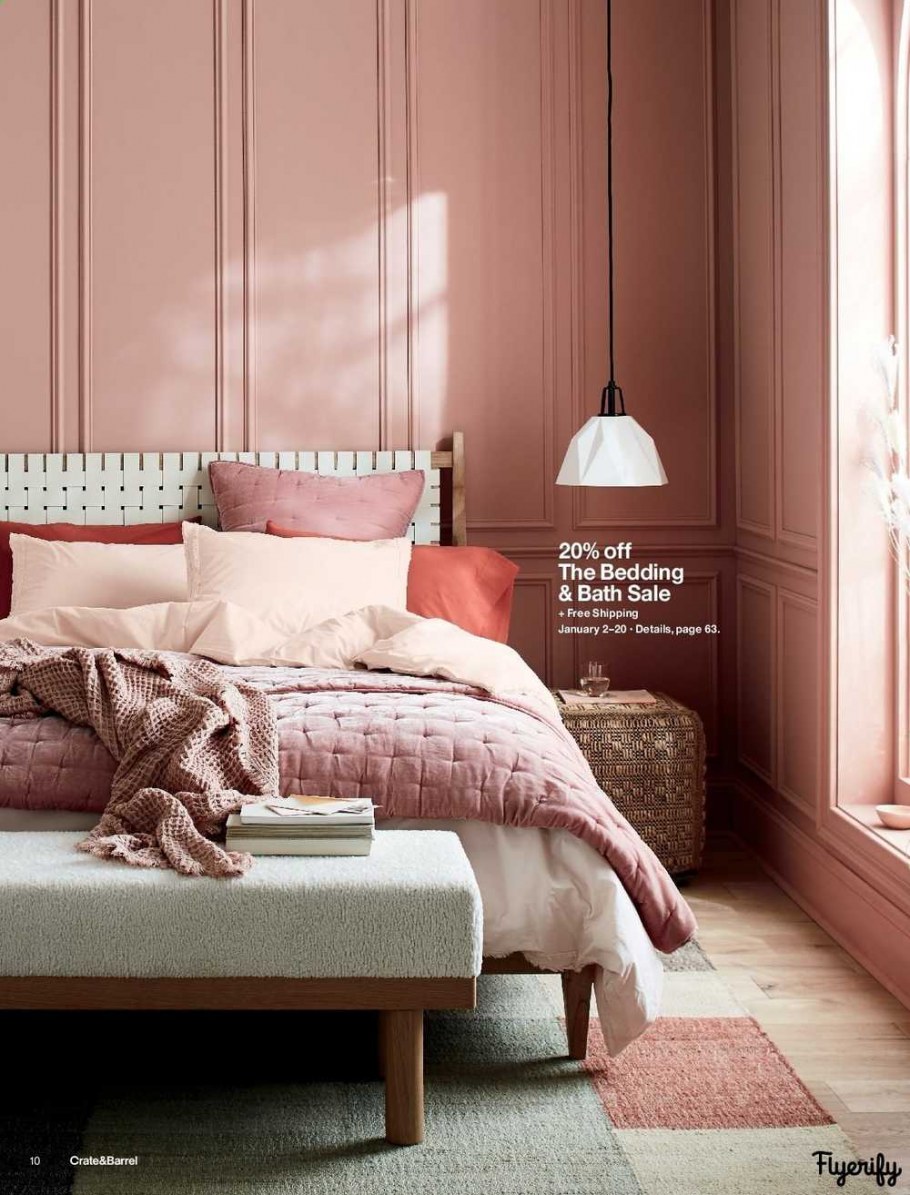 Розовый диван в интерьере