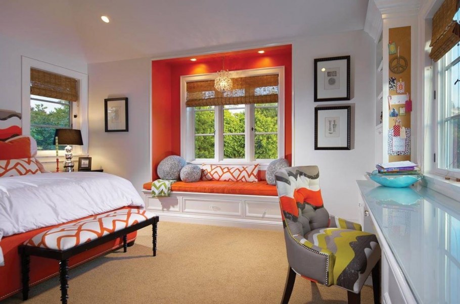 Яркий подоконник в интерьере