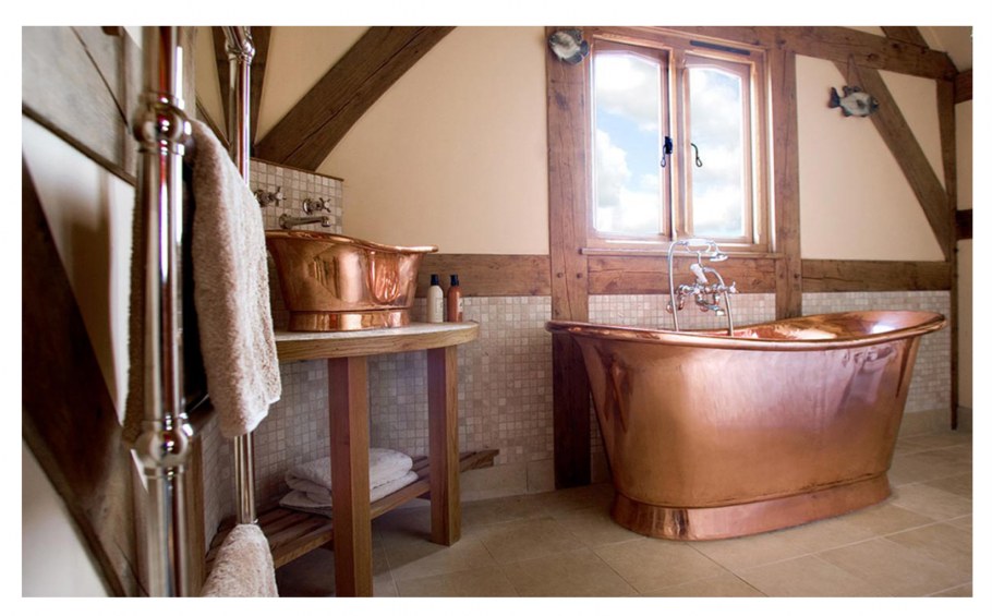 Медные трубы отопления в интерьере