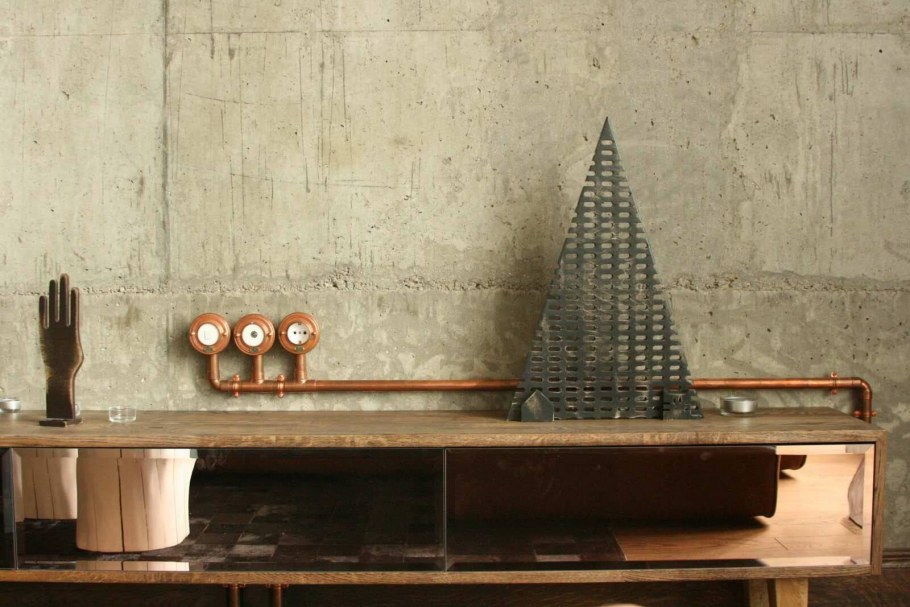 Медные трубки на кухне в интерьере