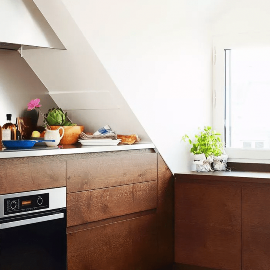 Кухня на мансарде