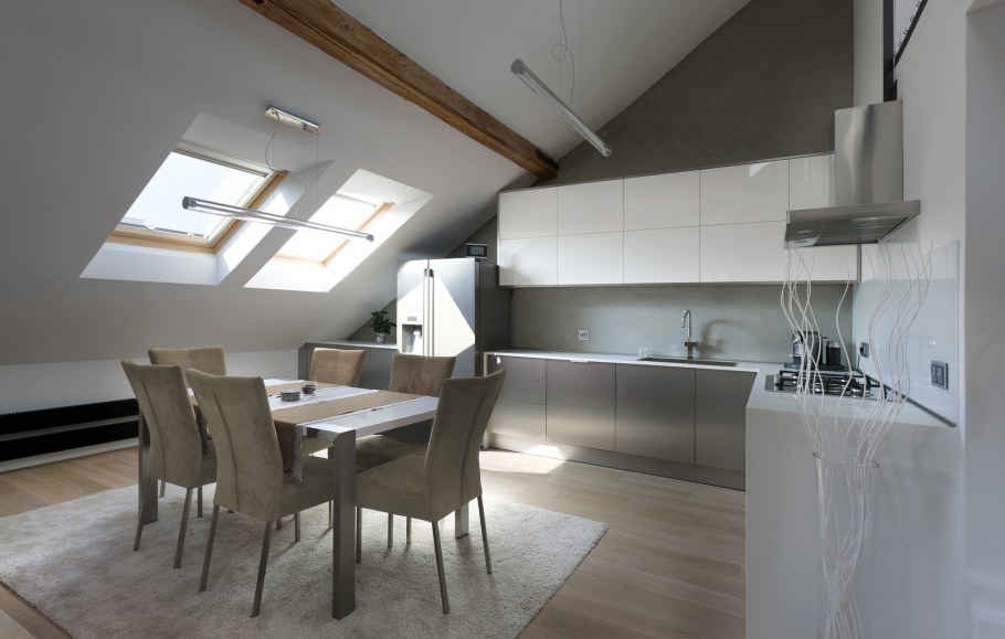 Кухня гостиная на мансарде