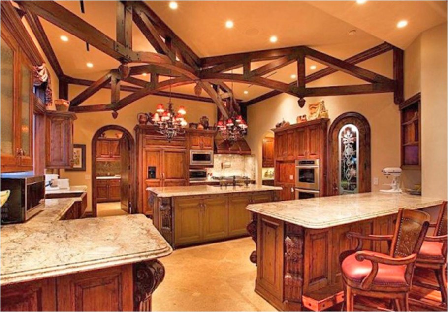 Потолок с фальшбалками на кухне