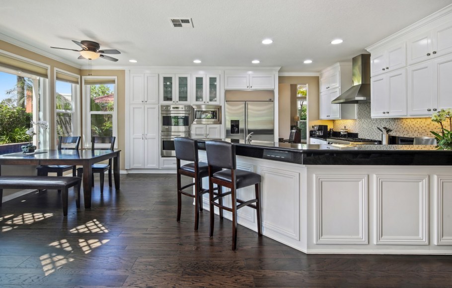 Большие кухни в особняках