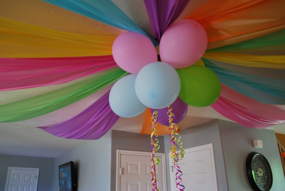 Украшение потолка на праздник