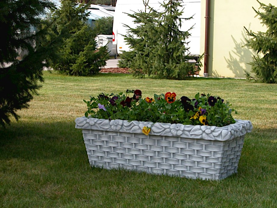 Бетонные клумбы