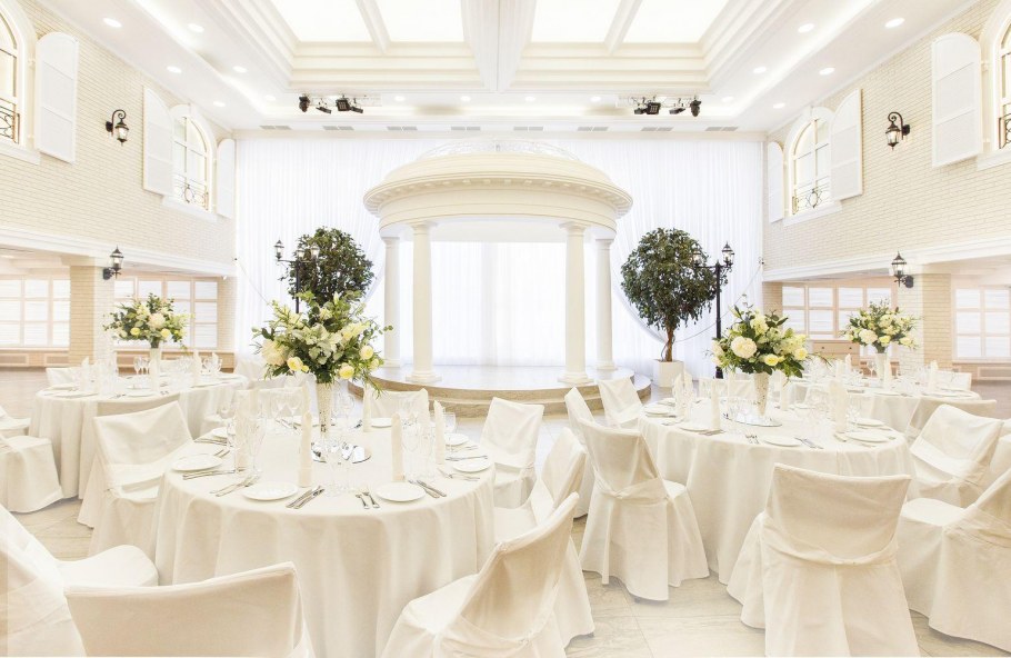 Банкетный зал с колоннами
