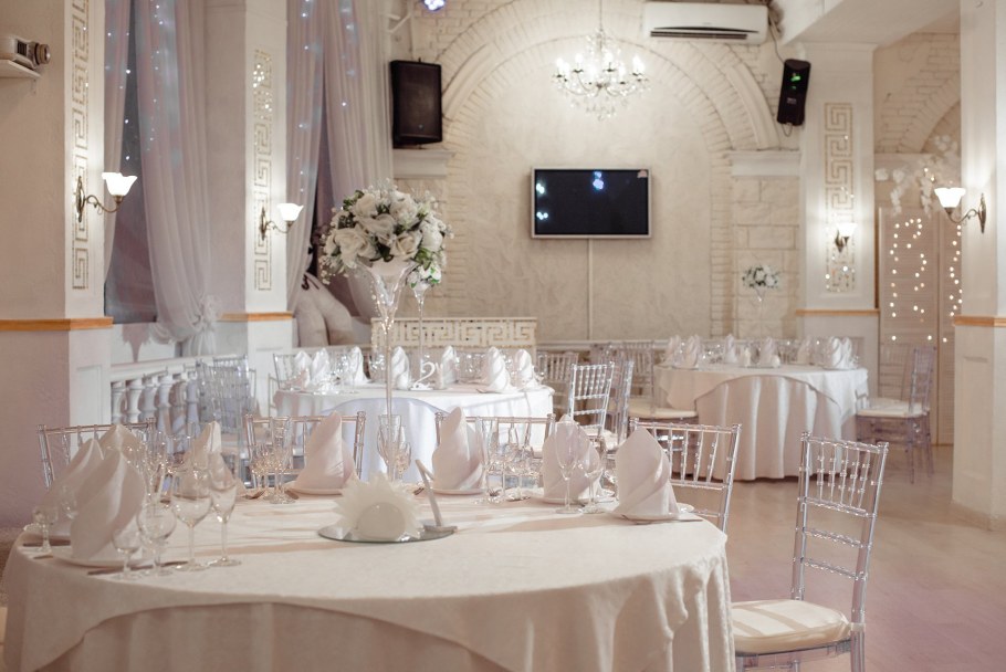 Кафе с колоннами