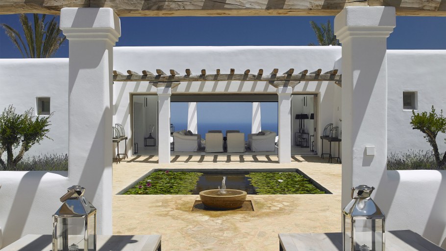 Домик в греческом стиле