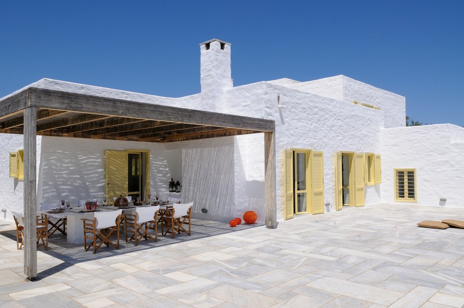 Одноэтажный дом в греческом стиле