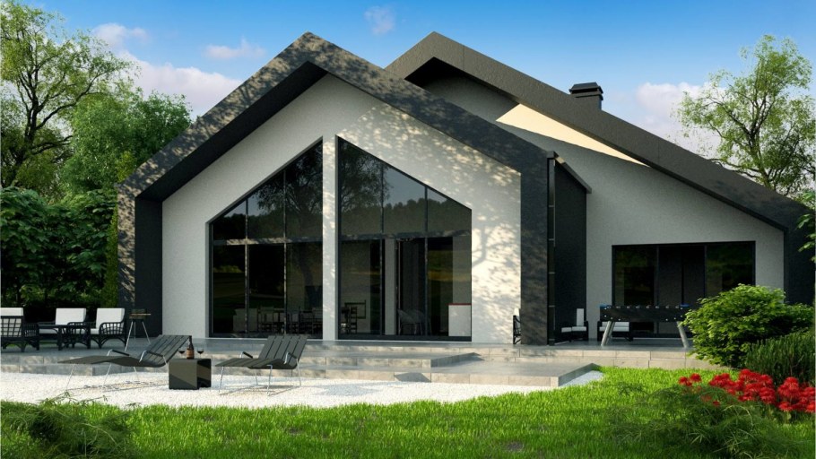 Одноэтажный дом с витражными окнами