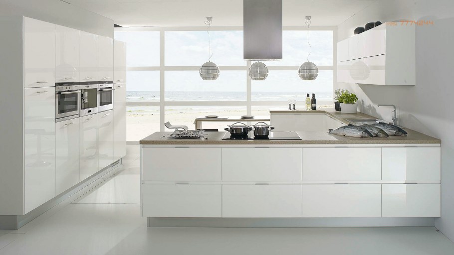 Большая белая кухня Модерн
