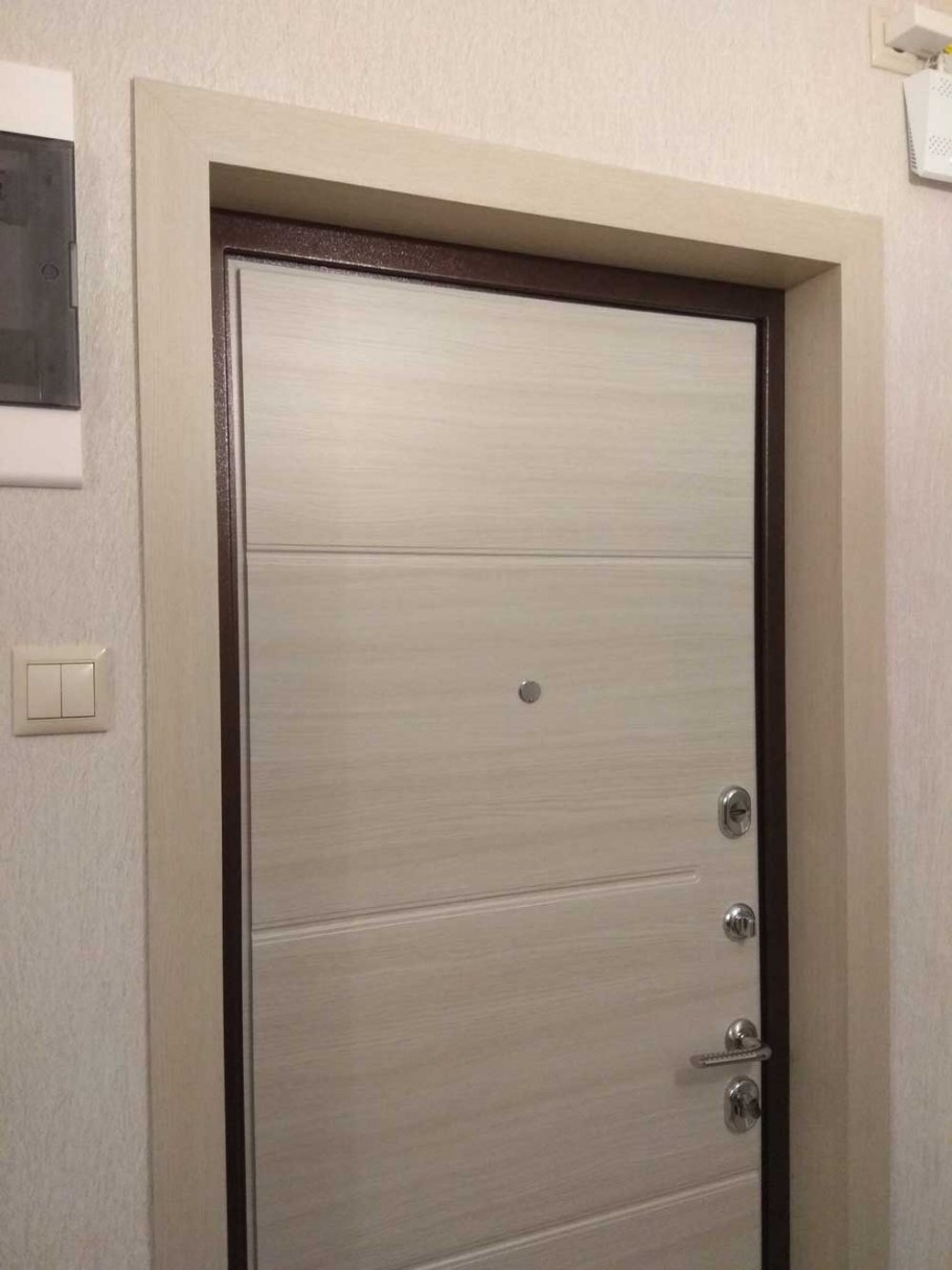 Отделка проема входной двери изнутри