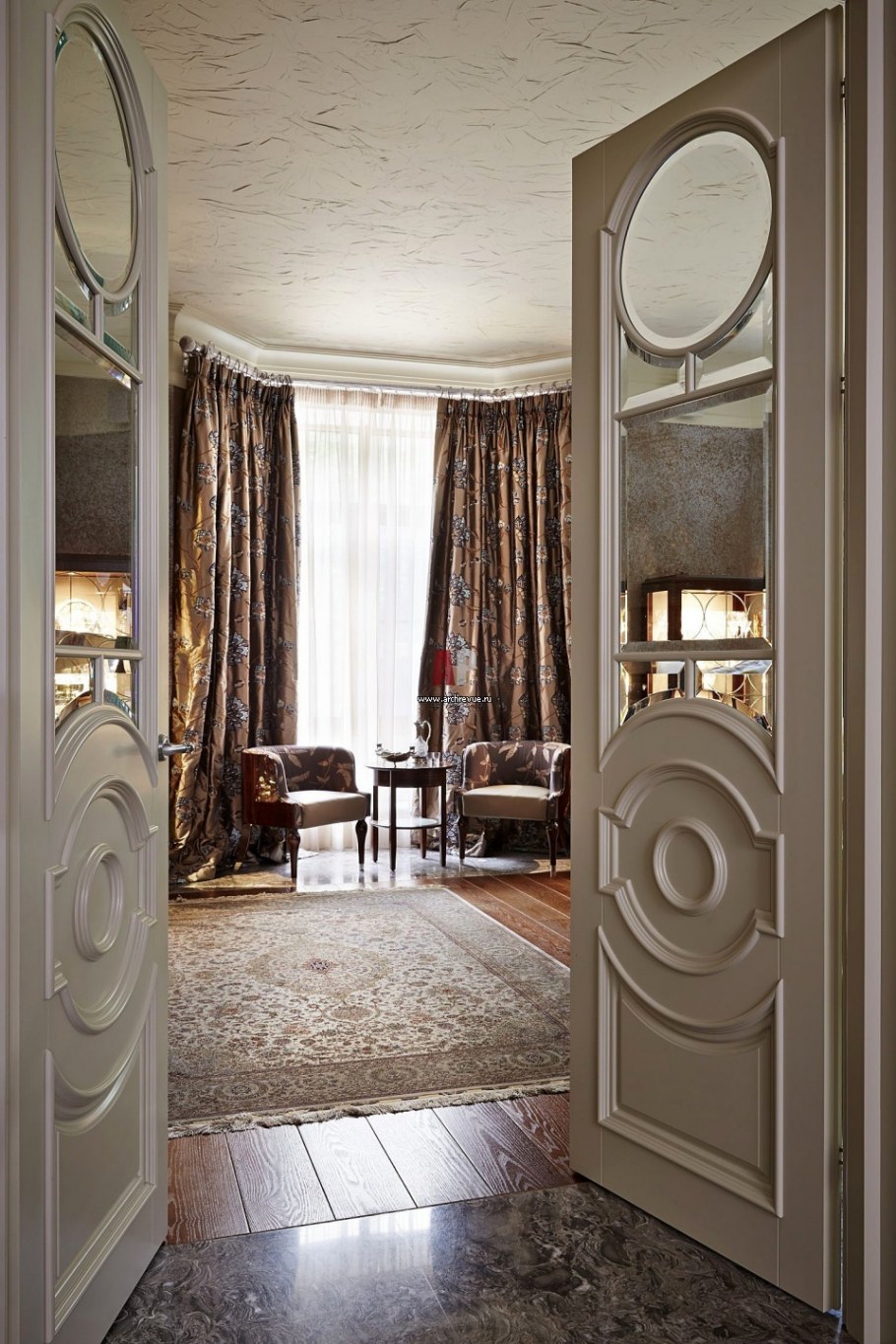 Двери в стиле Неоклассика