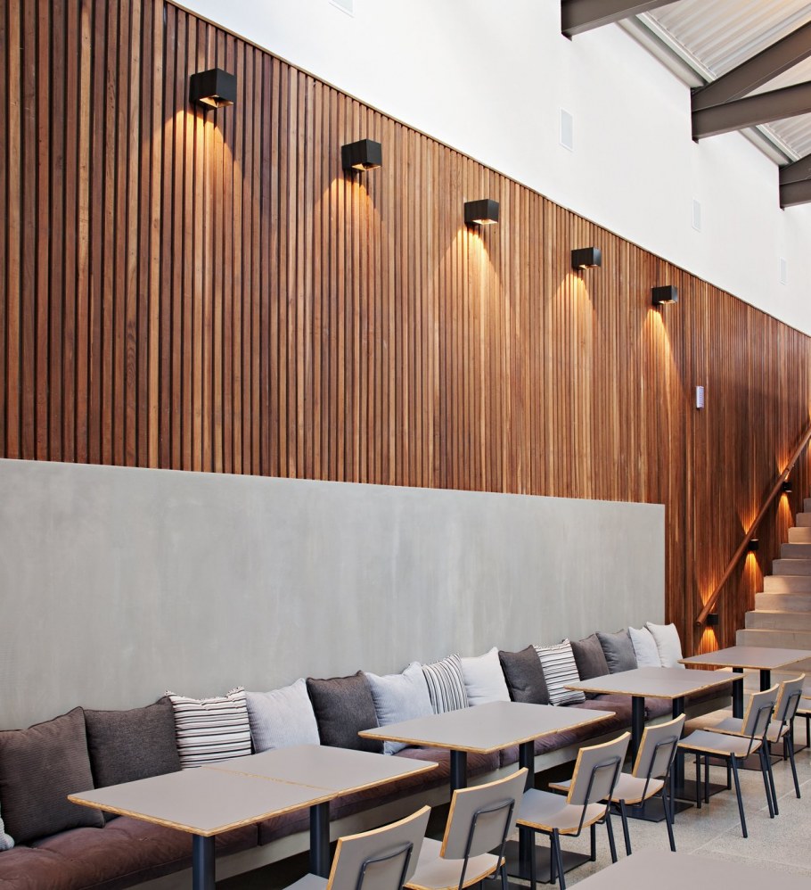 Отделка стен в кафе